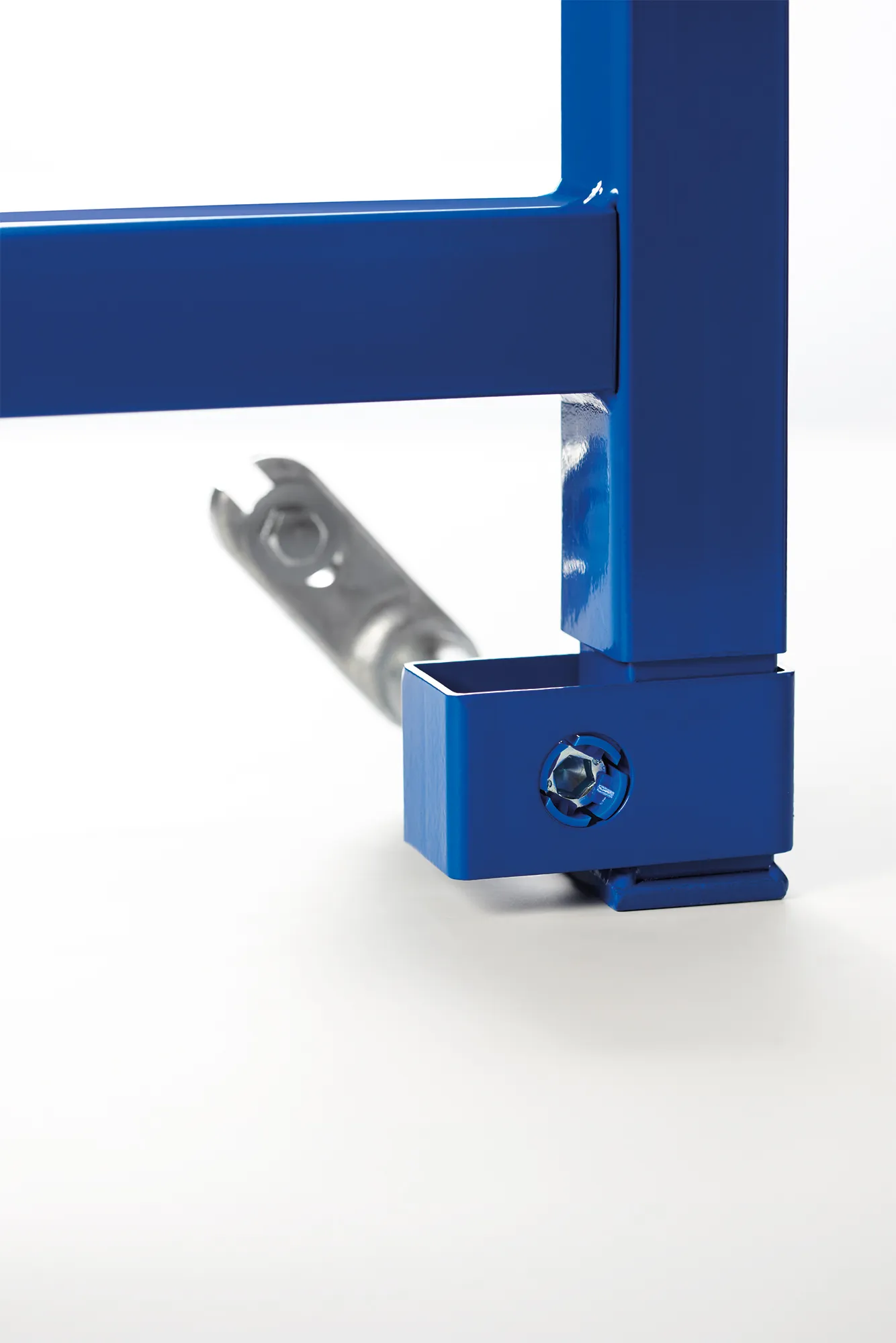 WANDBEFESTIGUNGSSATZ UNTEN